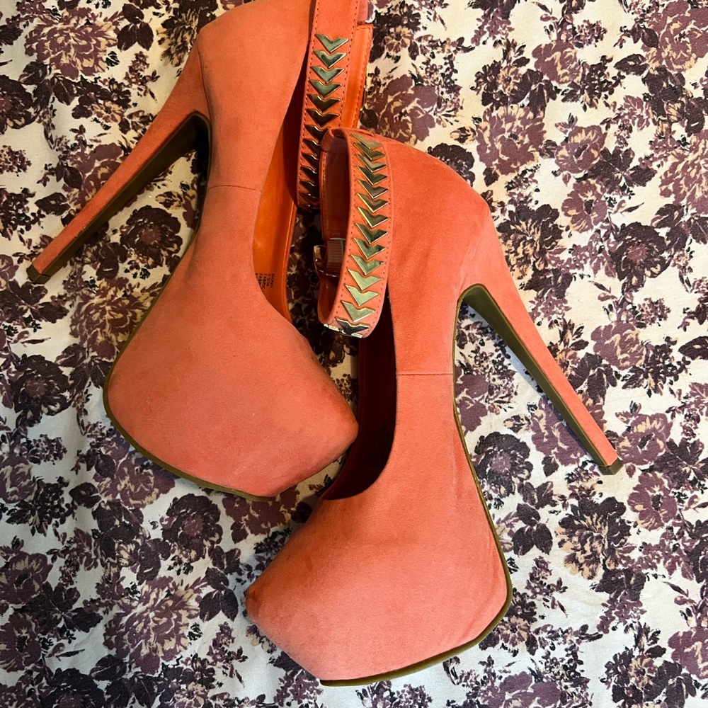 Coral heels 5 1/2 new